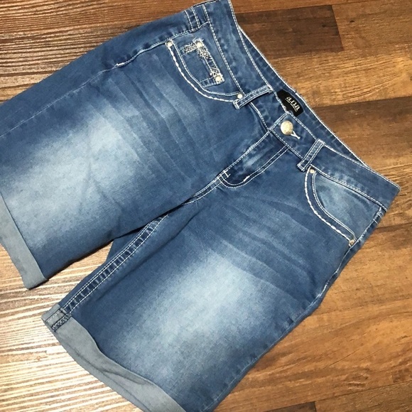 A.n.a A New Approach blue Jean shorts - Picture 2 of 10
